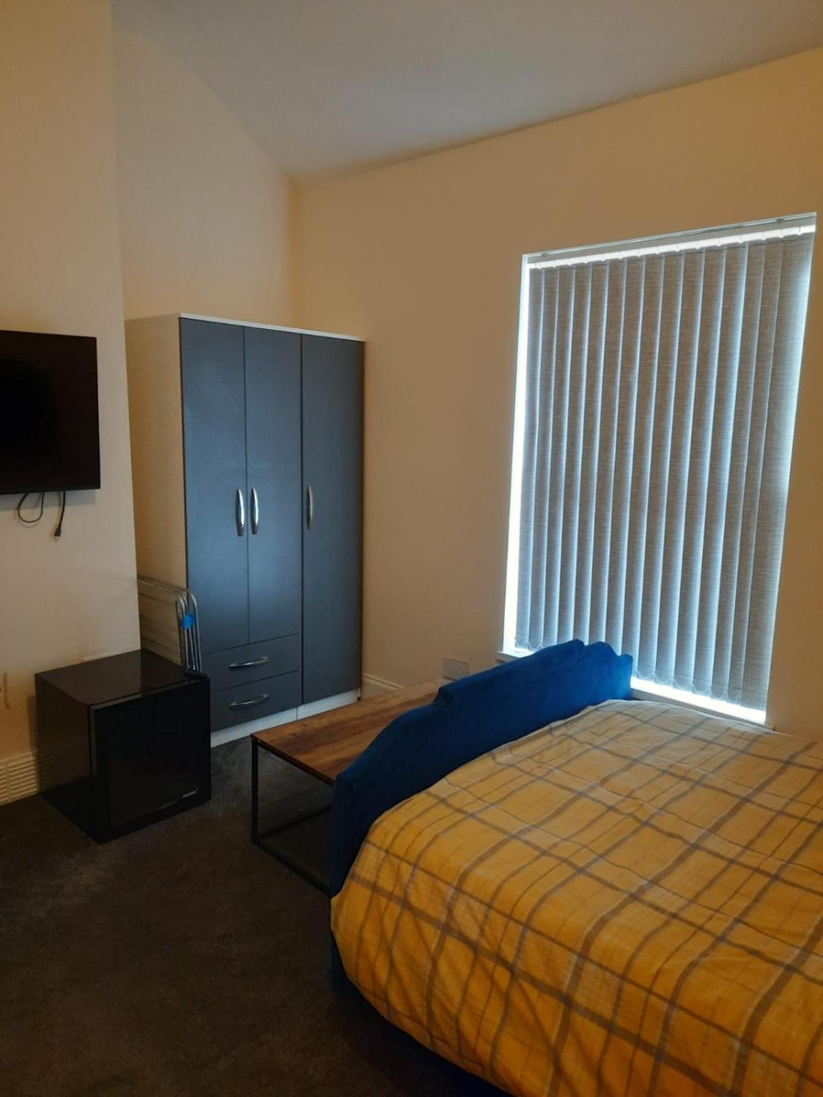 וואלסל Lovely Bedroom With Shared Kitchen & Bathroom Free Parking מראה חיצוני תמונה